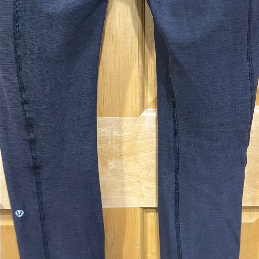 lululemon athletica Black Leggings size 8 snap at ankles